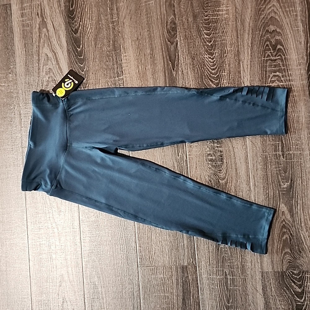 ❄️ Champion high rise Capri Leggings ❄️